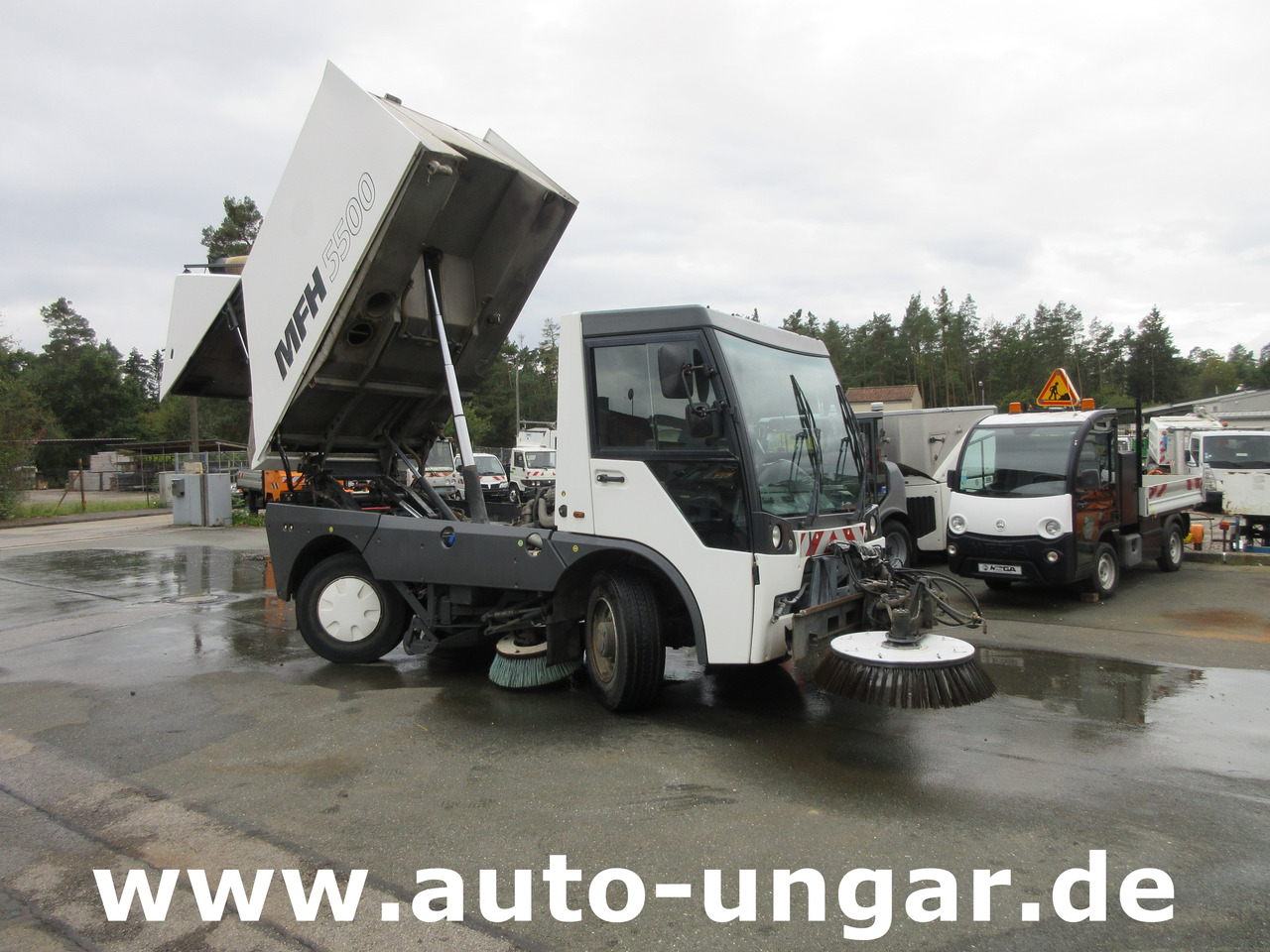 Aebi MFH 5500 Baujahr 2012 Euro 5 Kehrmaschine mit Hochentleerung - Ielu tīrīšanas mašīna: foto 1 Aebi MFH 5500 Baujahr 2012 Euro 5 Kehrmaschine mit Hochentleerung - Ielu tīrīšanas mašīna: foto 1
