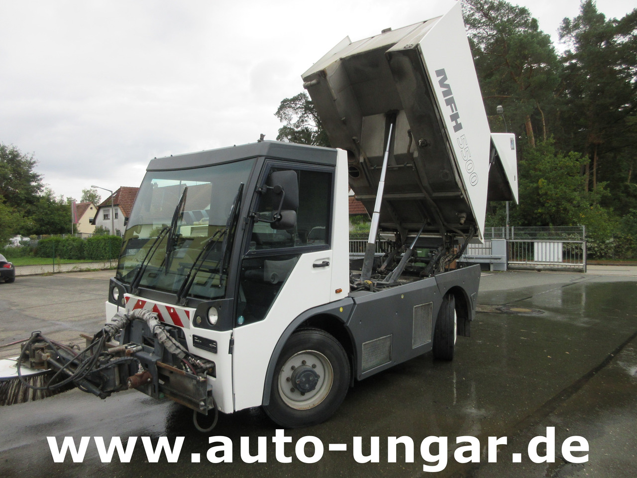 Aebi MFH 5500 Baujahr 2012 Euro 5 Kehrmaschine mit Hochentleerung - Ielu tīrīšanas mašīna: foto 3 Aebi MFH 5500 Baujahr 2012 Euro 5 Kehrmaschine mit Hochentleerung - Ielu tīrīšanas mašīna: foto 3