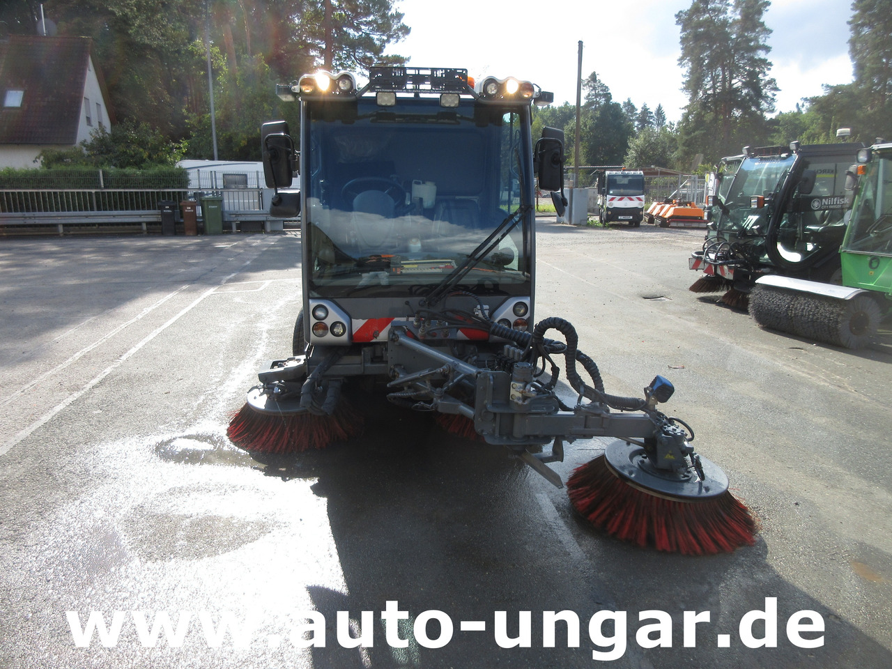 Boschung S3 Kehrmaschine urban sweeper Wildkrautbesen Allradlenkung - Ielu tīrīšanas mašīna: foto 4 Boschung S3 Kehrmaschine urban sweeper Wildkrautbesen Allradlenkung - Ielu tīrīšanas mašīna: foto 4