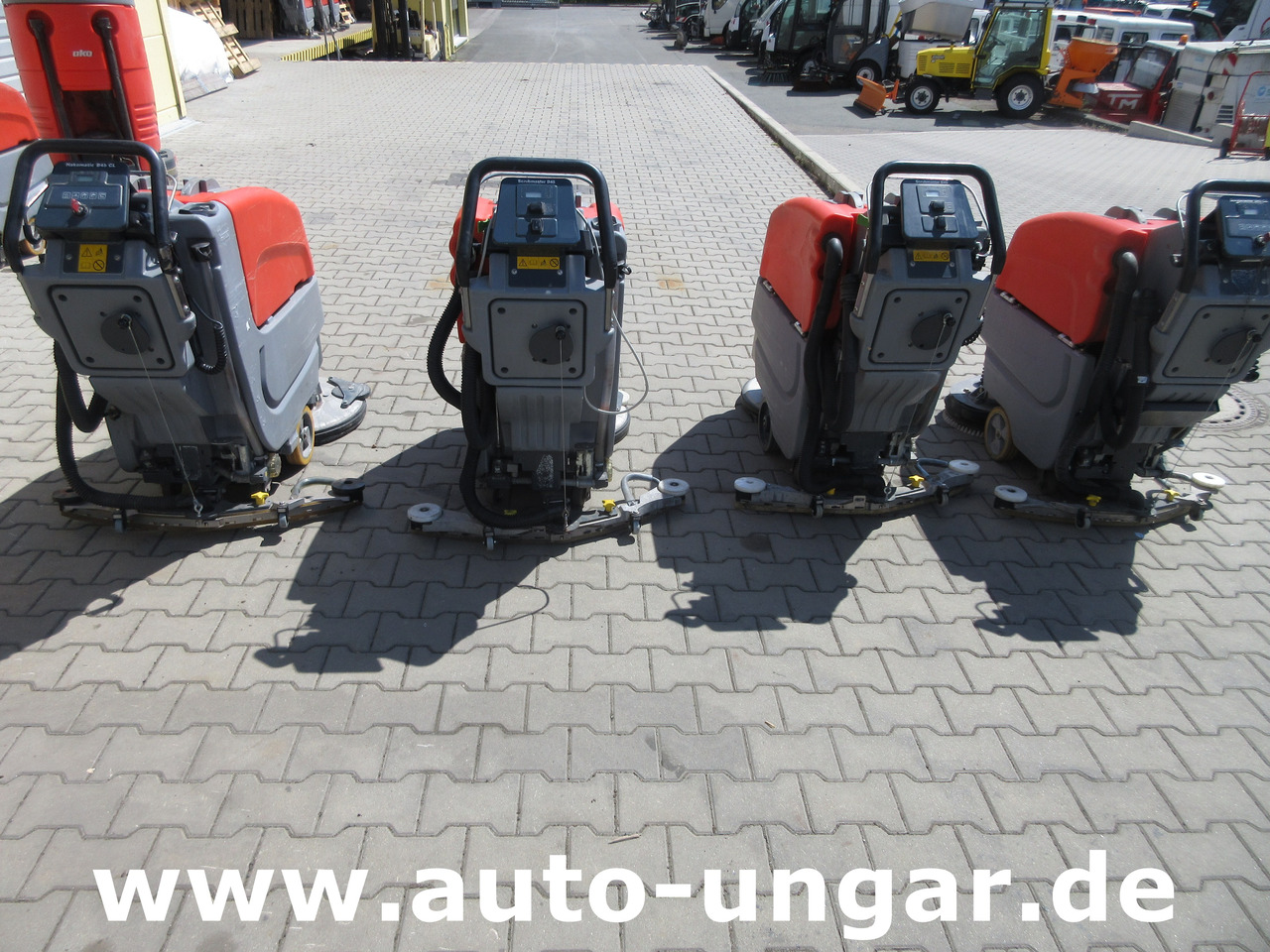 Hako B45 Scheuersaugmaschine B45CL eigener Antrieb Scrubber - Grīdas mazgāšanas iekārta: foto 2 Hako B45 Scheuersaugmaschine B45CL eigener Antrieb Scrubber - Grīdas mazgāšanas iekārta: foto 2