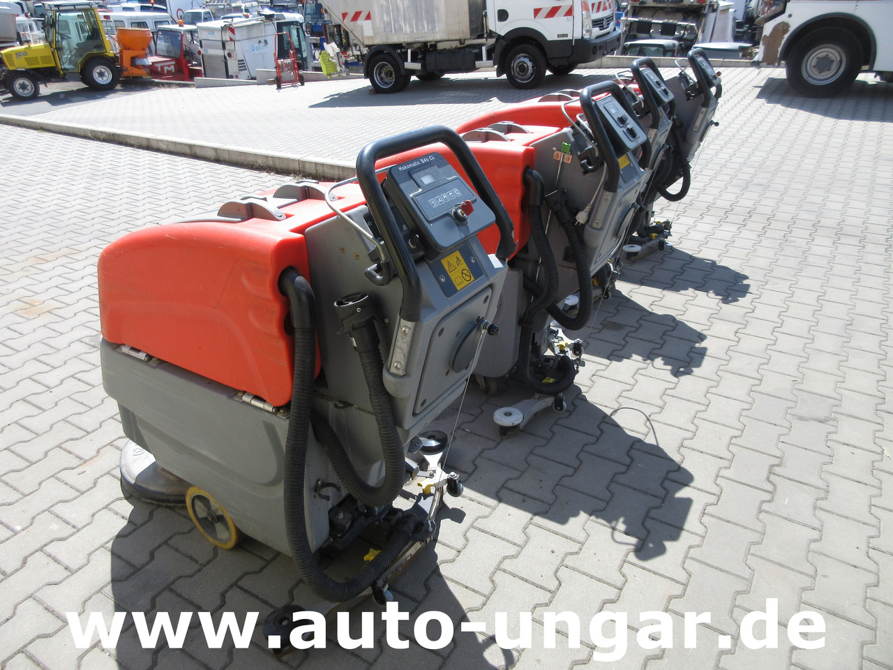 Hako B45 Scheuersaugmaschine B45CL eigener Antrieb Scrubber - Grīdas mazgāšanas iekārta: foto 3 Hako B45 Scheuersaugmaschine B45CL eigener Antrieb Scrubber - Grīdas mazgāšanas iekārta: foto 3