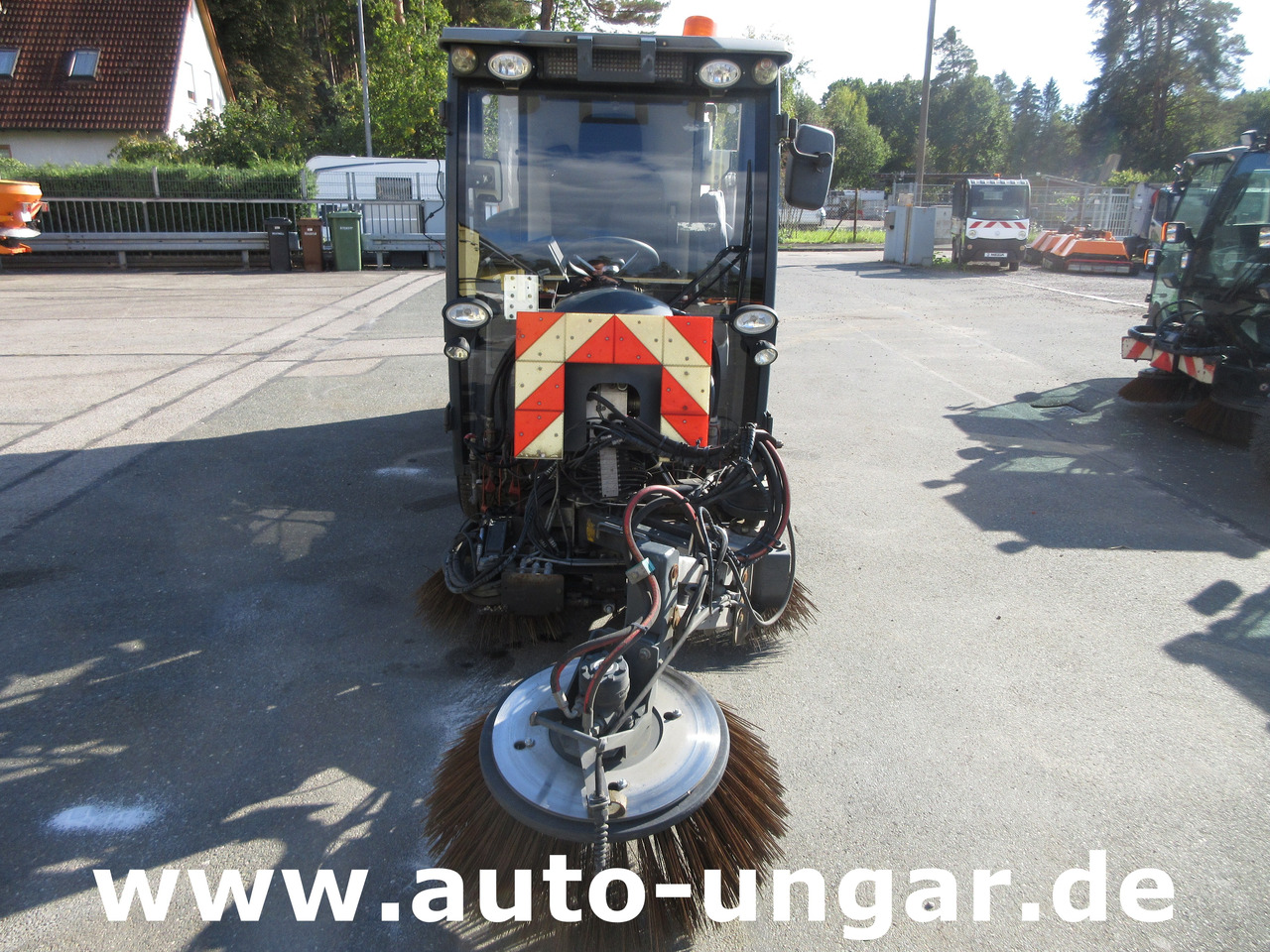 Hako CM 1600 Kehrmaschine 4x4 Baujahr 2018 3 Besen MOTORSCHADEN - Ielu tīrīšanas mašīna: foto 2 Hako CM 1600 Kehrmaschine 4x4 Baujahr 2018 3 Besen MOTORSCHADEN - Ielu tīrīšanas mašīna: foto 2