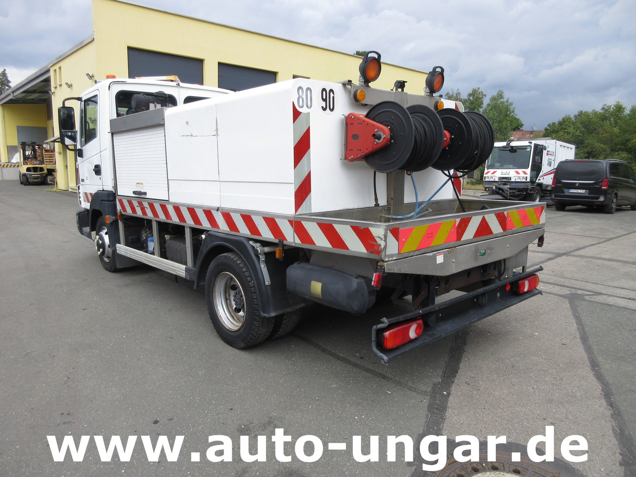 NISSAN Atleon 70.14 mit Hochdruckreiniger Wasserwagen Waschwagen Kärcher High Pressure - Komunālā/ Specializētā tehnika: foto 5 NISSAN Atleon 70.14 mit Hochdruckreiniger Wasserwagen Waschwagen Kärcher High Pressure - Komunālā/ Specializētā tehnika: foto 5