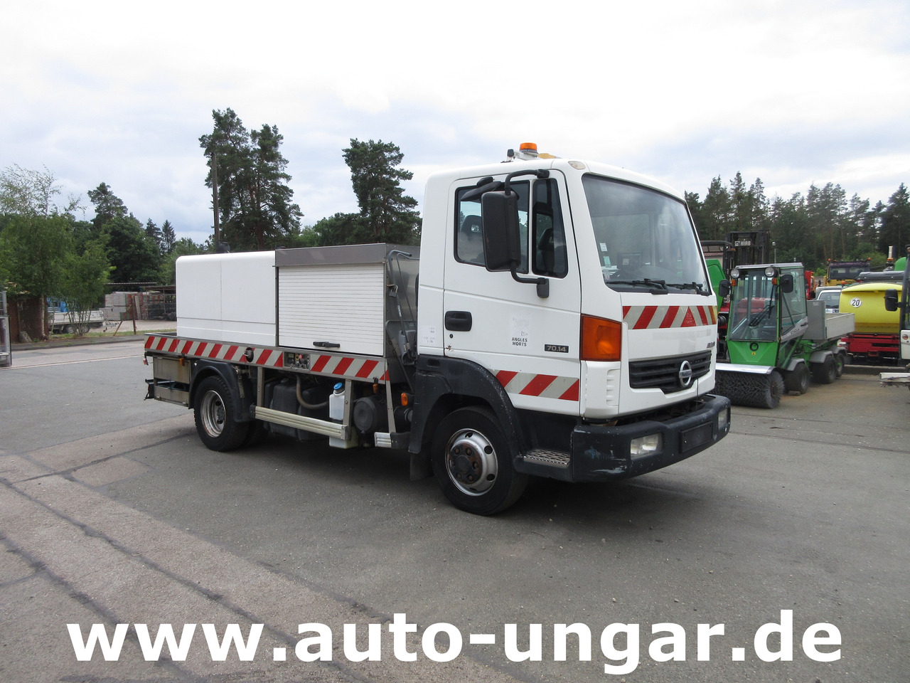 NISSAN Atleon 70.14 mit Hochdruckreiniger Wasserwagen Waschwagen Kärcher High Pressure - Komunālā/ Specializētā tehnika: foto 1 NISSAN Atleon 70.14 mit Hochdruckreiniger Wasserwagen Waschwagen Kärcher High Pressure - Komunālā/ Specializētā tehnika: foto 1