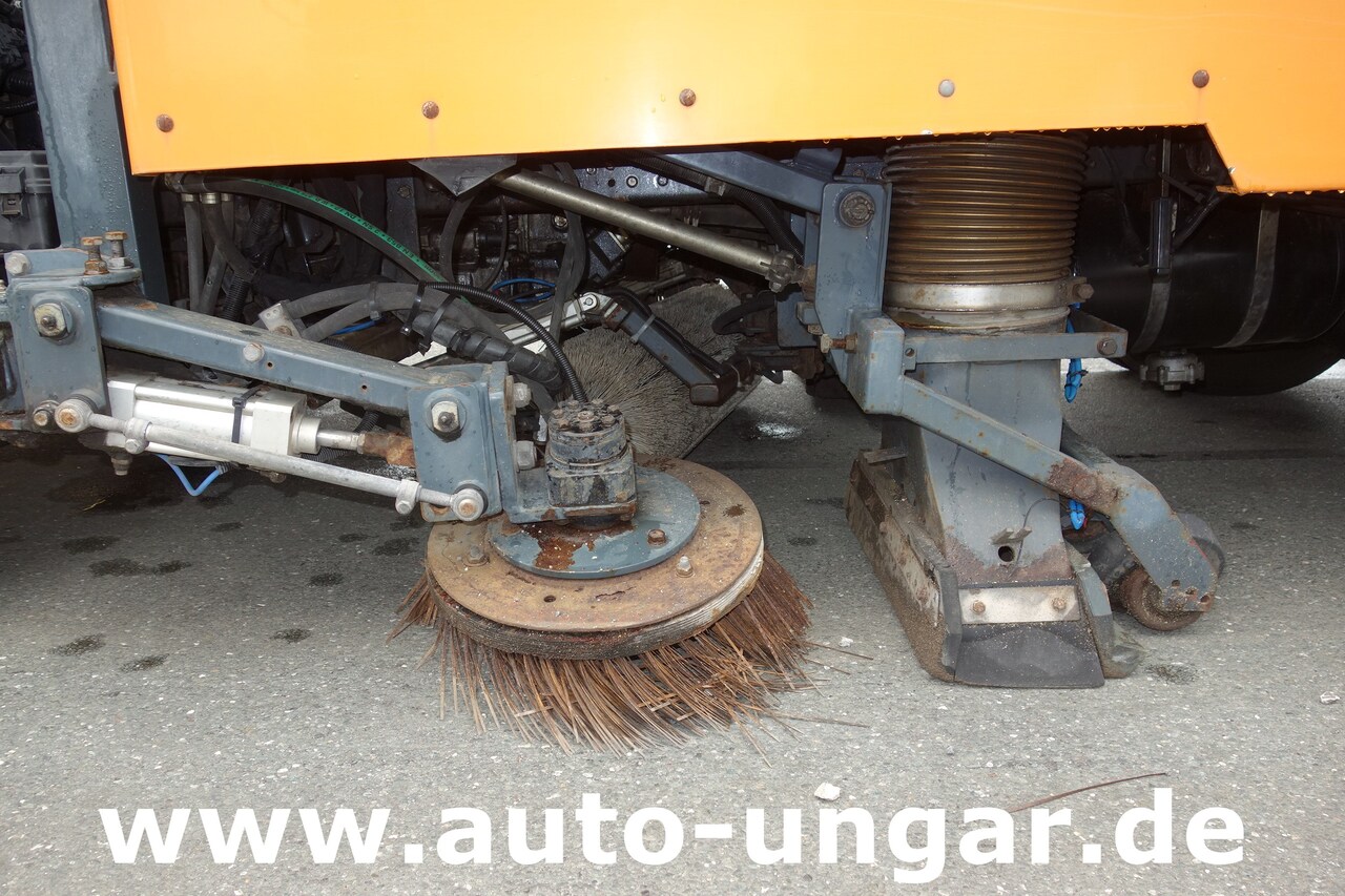 Ielu tīrīšanas mašīna Mitsubishi Fuso Canter 7C15 mit Brock SL 140/2 Kehrmaschine Euro 4: foto 13