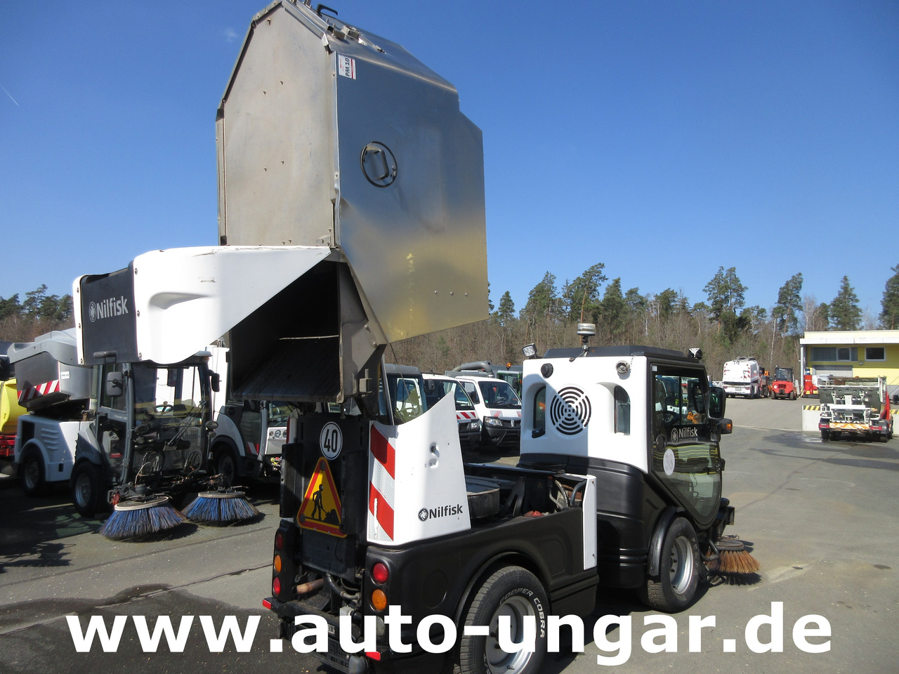 NILFISK CR3500 CityRanger Schmidt Flexigo Multigo 4x4 Kehrmaschine Geräteträger - Ielu tīrīšanas mašīna: foto 4 NILFISK CR3500 CityRanger Schmidt Flexigo Multigo 4x4 Kehrmaschine Geräteträger - Ielu tīrīšanas mašīna: foto 4