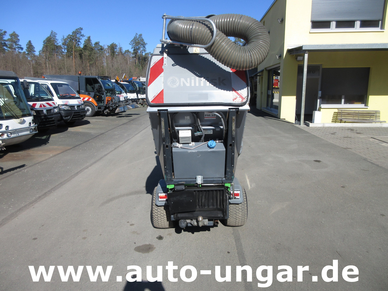 NILFISK Park Ranger 2150 Egholm Geräteträger mit Kehraufbau Baujahr 2018 Perkins - Ielu tīrīšanas mašīna: foto 4 NILFISK Park Ranger 2150 Egholm Geräteträger mit Kehraufbau Baujahr 2018 Perkins - Ielu tīrīšanas mašīna: foto 4