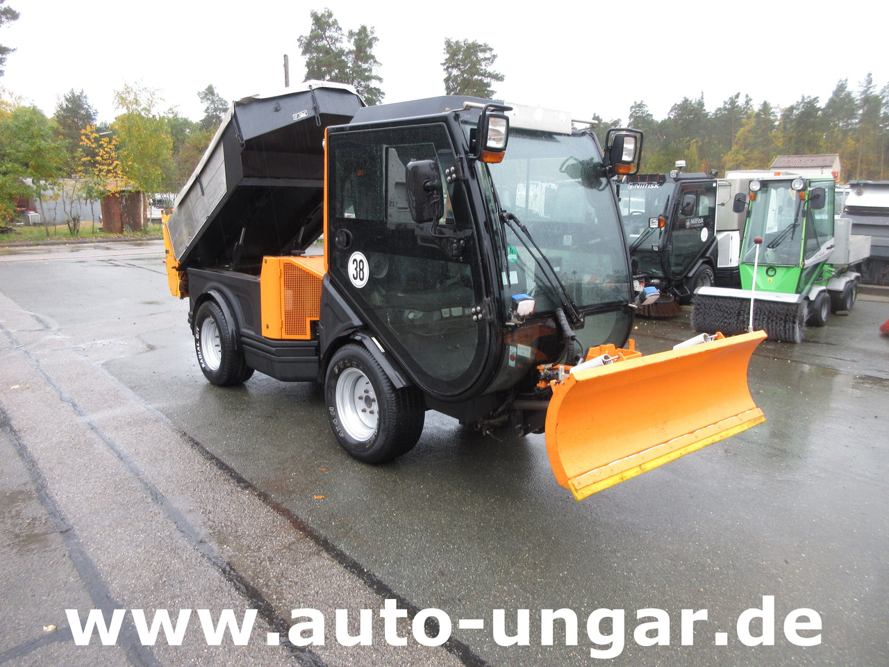 Nilfisk CR3500 CityRanger Multicar Winterdienst Schneepflug und Streuer 4x4 - Sniega novākšanas tehnika: foto 1 Nilfisk CR3500 CityRanger Multicar Winterdienst Schneepflug und Streuer 4x4 - Sniega novākšanas tehnika: foto 1