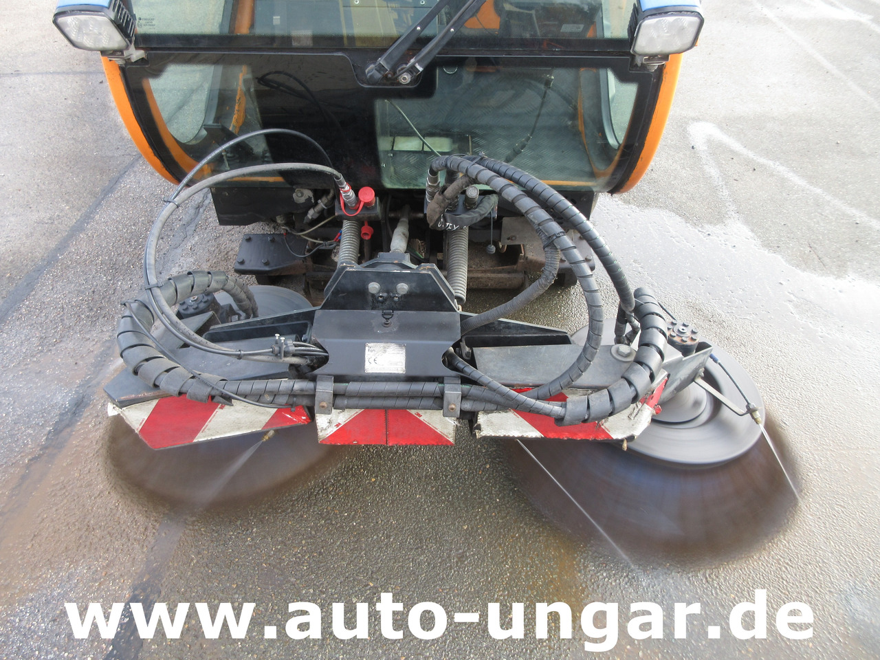 Nilfisk CR3500 Geräteträger Kommunalfahrzeug 4x4 Kehrmaschine Schmidt Flexigo - Ielu tīrīšanas mašīna: foto 3 Nilfisk CR3500 Geräteträger Kommunalfahrzeug 4x4 Kehrmaschine Schmidt Flexigo - Ielu tīrīšanas mašīna: foto 3