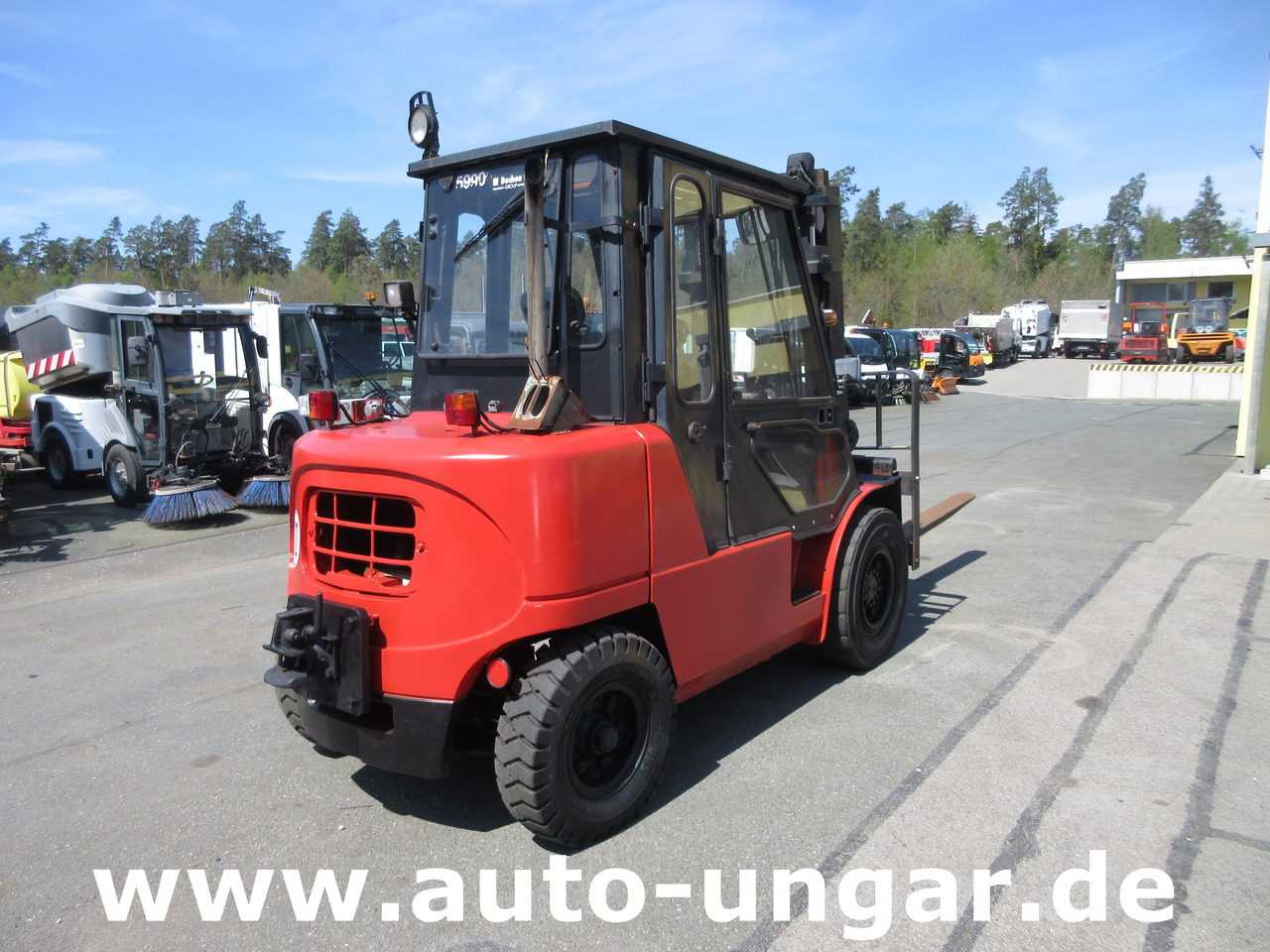 Nissan F04D 400 Diesel Gabelstapler 4.000kg Motorschaden Bj. 2002 - Dīzeļiekrāvējs: foto 3 Nissan F04D 400 Diesel Gabelstapler 4.000kg Motorschaden Bj. 2002 - Dīzeļiekrāvējs: foto 3