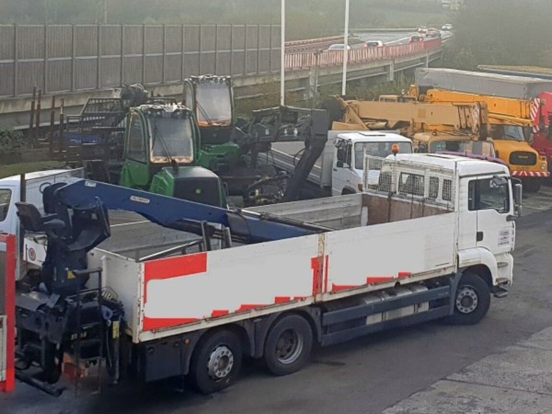 MAN 6x2 EUR4 TGA 26.430 BL crane REMOTE - Bortu kravas automašīna/ Platforma, Kravas auto ar manipulatoru: foto 1 MAN 6x2 EUR4 TGA 26.430 BL crane REMOTE - Bortu kravas automašīna/ Platforma, Kravas auto ar manipulatoru: foto 1