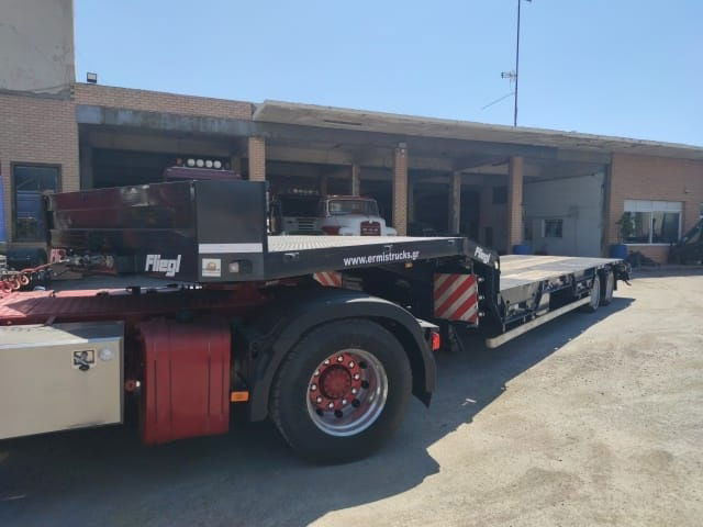 Fliegl D6 - Puspiekabe zema profila platforma: foto 4 Fliegl D6 - Puspiekabe zema profila platforma: foto 4