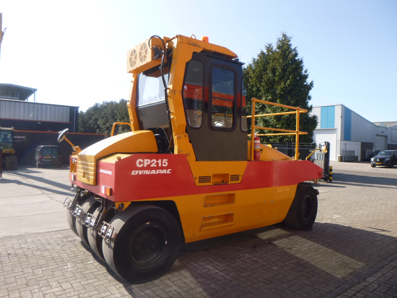 DYNAPAC CP215(HITACHI) - Pneimatiskais veltnis: foto 5 DYNAPAC CP215(HITACHI) - Pneimatiskais veltnis: foto 5