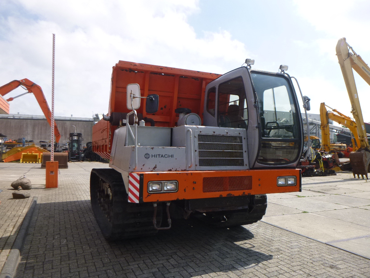 HITACHI CG110D-SC - Kāpurķēžu pašizgāzējs: foto 4 HITACHI CG110D-SC - Kāpurķēžu pašizgāzējs: foto 4