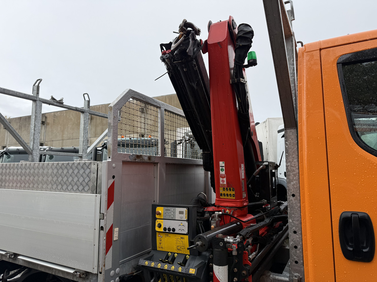 Iveco Daily 55S18W 4X4 Palfinger PK 7.501 - Automašīna ar kravas platformu: foto 3 Iveco Daily 55S18W 4X4 Palfinger PK 7.501 - Automašīna ar kravas platformu: foto 3