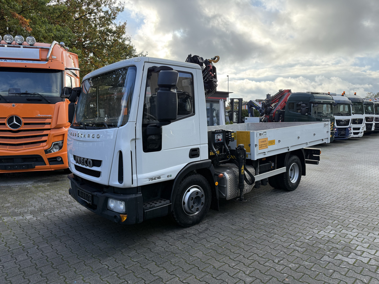 Iveco EuroCargo 75E16 Kran Hiab 055-2 - Bortu kravas automašīna/ Platforma, Kravas auto ar manipulatoru: foto 1 Iveco EuroCargo 75E16 Kran Hiab 055-2 - Bortu kravas automašīna/ Platforma, Kravas auto ar manipulatoru: foto 1