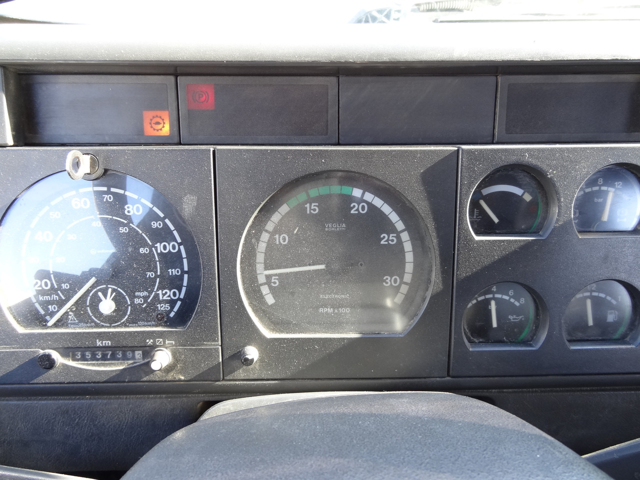 Iveco EuroTrakker 260E31 6X4 Palfinger 36002 - Kravas auto ar manipulatoru, Bortu kravas automašīna/ Platforma: foto 2 Iveco EuroTrakker 260E31 6X4 Palfinger 36002 - Kravas auto ar manipulatoru, Bortu kravas automašīna/ Platforma: foto 2