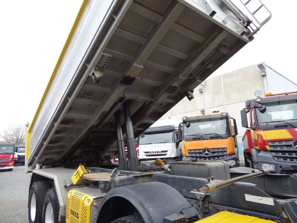 Iveco Trakker 450 8X4 Meiller - Kravas automašīna pašizgāzējs: foto 4 Iveco Trakker 450 8X4 Meiller - Kravas automašīna pašizgāzējs: foto 4