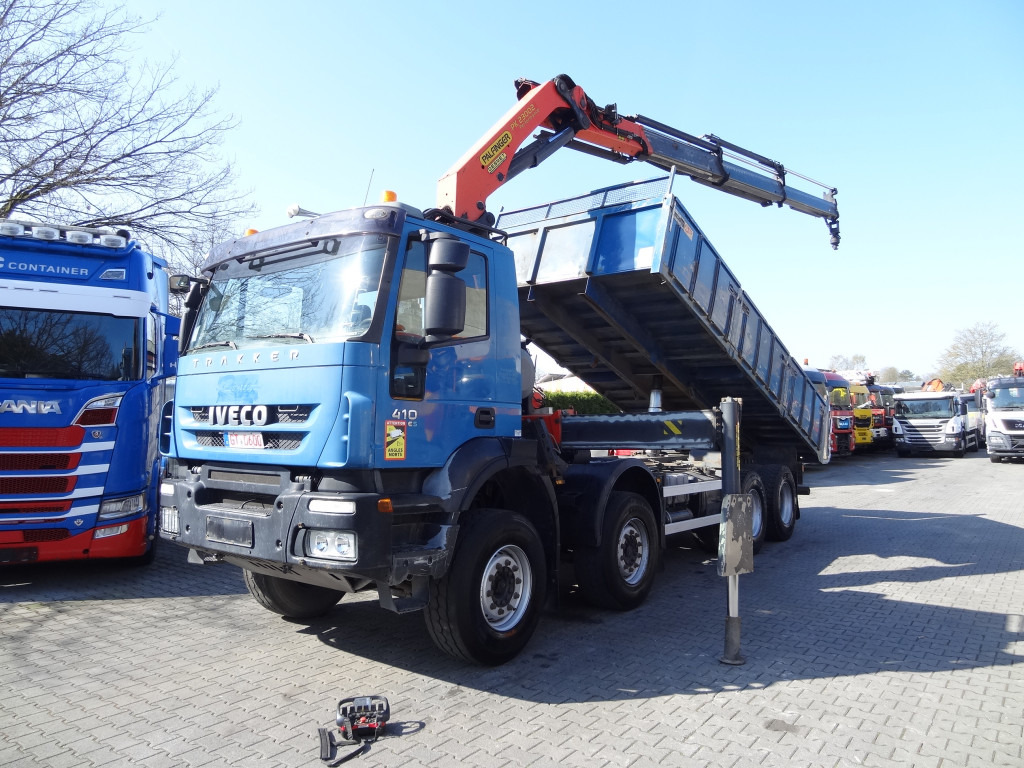 Iveco Trakker AD340T41 8X4 Kipper Kran Palfinger 23002 - Kravas automašīna pašizgāzējs, Kravas auto ar manipulatoru: foto 1 Iveco Trakker AD340T41 8X4 Kipper Kran Palfinger 23002 - Kravas automašīna pašizgāzējs, Kravas auto ar manipulatoru: foto 1