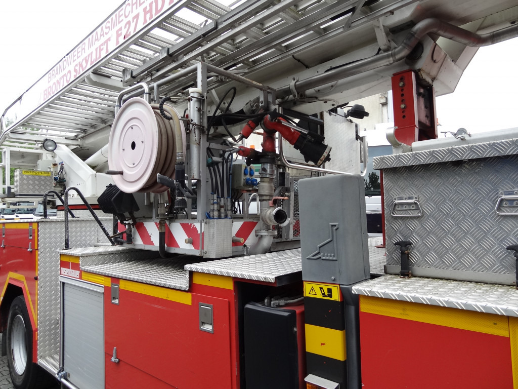 MAN L2000 18.284 Feuerwehr Bronto Skylift 27 Meter - Autopacēlājs: foto 2 MAN L2000 18.284 Feuerwehr Bronto Skylift 27 Meter - Autopacēlājs: foto 2
