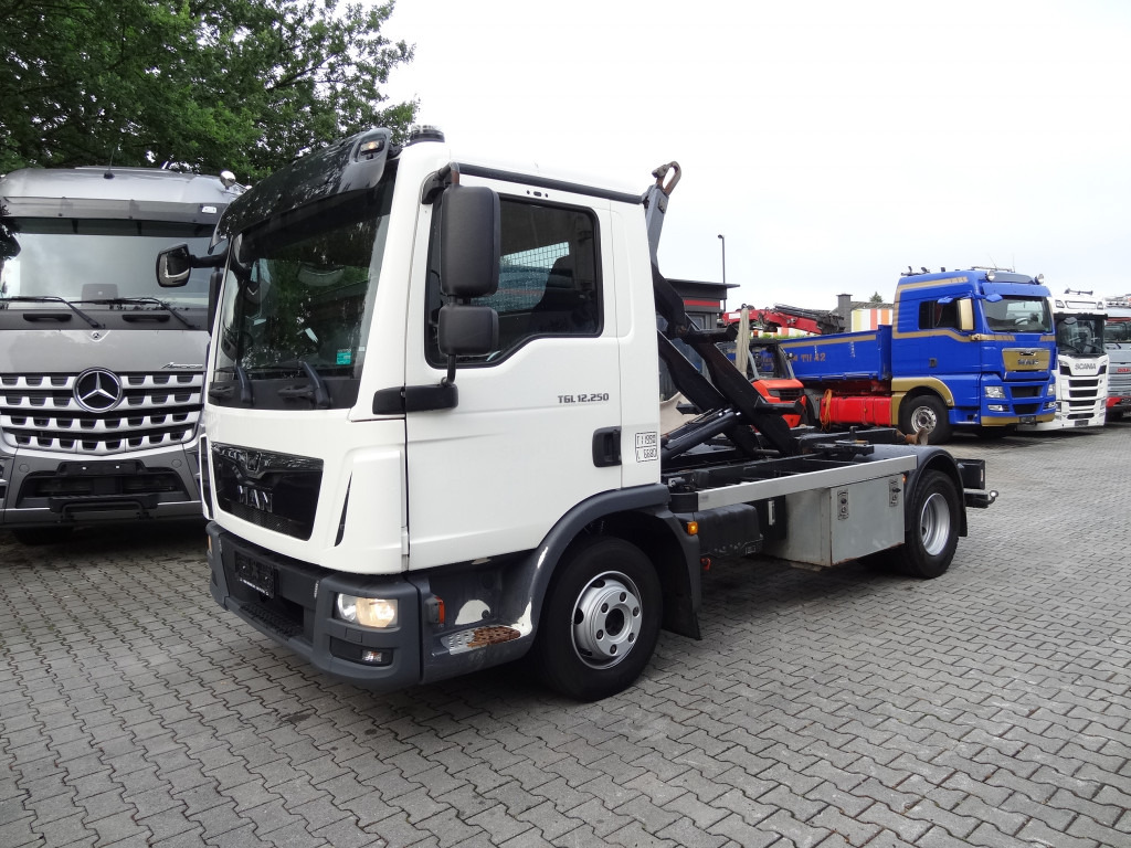 MAN TGL 12.250 Haken - Pacēlājs ar āķi: foto 1 MAN TGL 12.250 Haken - Pacēlājs ar āķi: foto 1