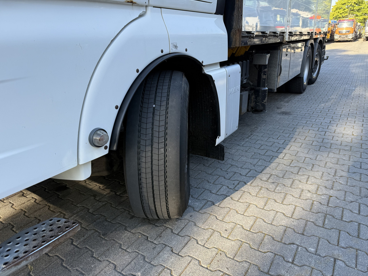 MAN TGX 26.480 6X2 Hiab 422 + Jib + Winde - Bortu kravas automašīna/ Platforma, Kravas auto ar manipulatoru: foto 2 MAN TGX 26.480 6X2 Hiab 422 + Jib + Winde - Bortu kravas automašīna/ Platforma, Kravas auto ar manipulatoru: foto 2