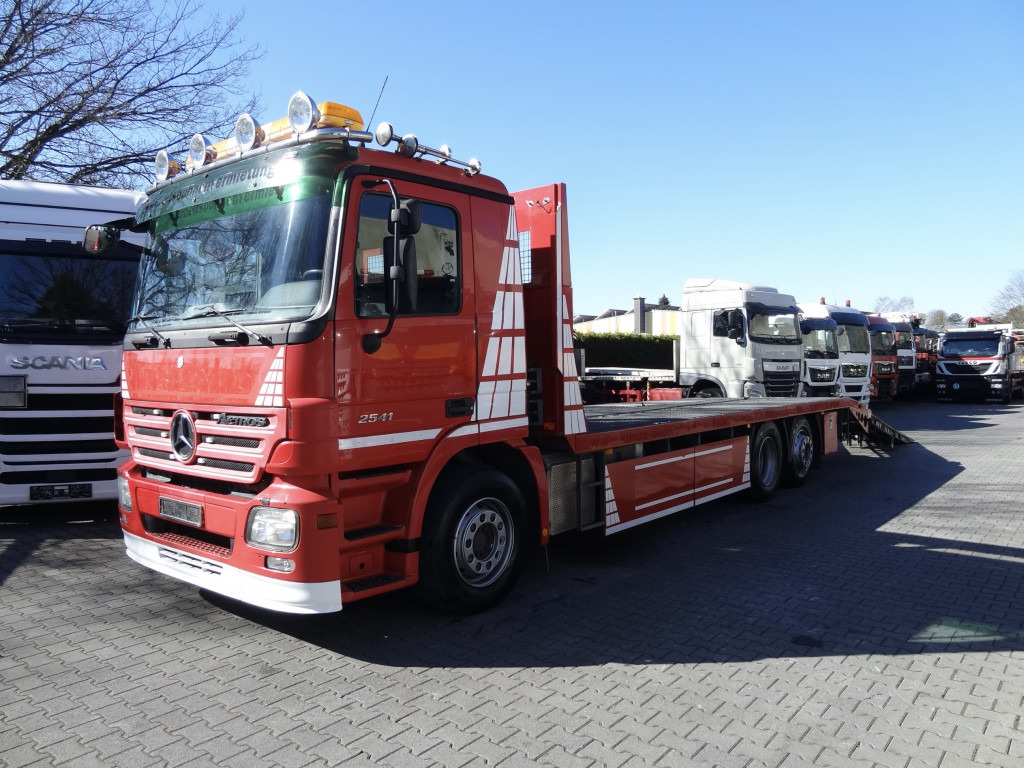 Mercedes-Benz Actros 2541 6X2 Maschinentransporter - Autovedējs: foto 1 Mercedes-Benz Actros 2541 6X2 Maschinentransporter - Autovedējs: foto 1