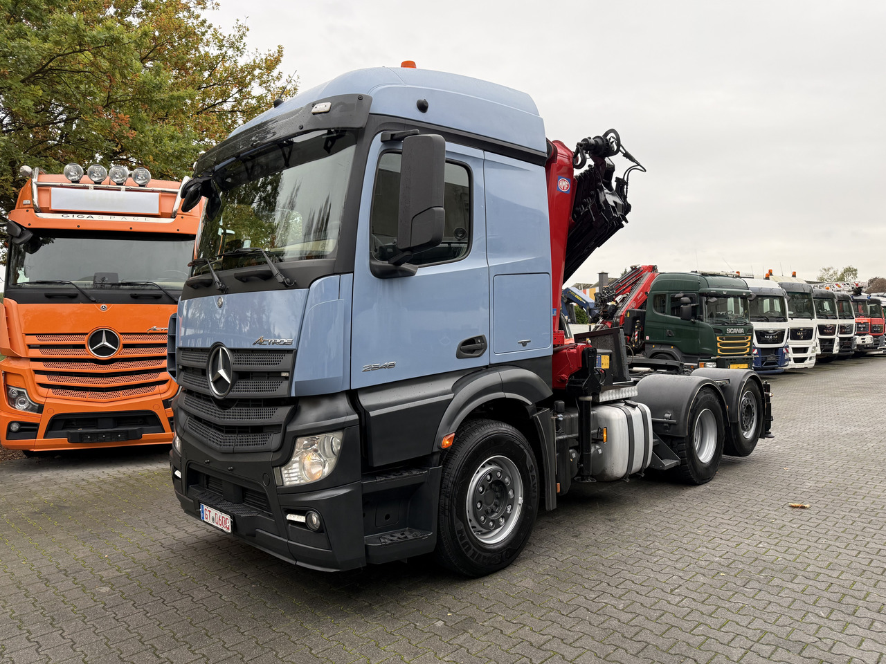 Mercedes-Benz Actros 2548 LS 6X2 Kran HMF 3220 bis 16 Meter - Kravas auto ar manipulatoru, Vilcējs: foto 1 Mercedes-Benz Actros 2548 LS 6X2 Kran HMF 3220 bis 16 Meter - Kravas auto ar manipulatoru, Vilcējs: foto 1