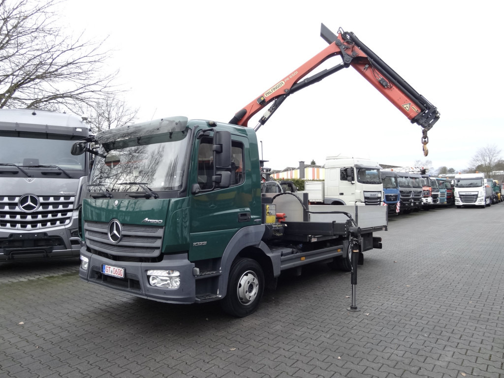 Mercedes-Benz Atego 1023 Palfinger 6501 bis 14.5 Meter - Kravas auto ar manipulatoru, Bortu kravas automašīna/ Platforma: foto 1 Mercedes-Benz Atego 1023 Palfinger 6501 bis 14.5 Meter - Kravas auto ar manipulatoru, Bortu kravas automašīna/ Platforma: foto 1