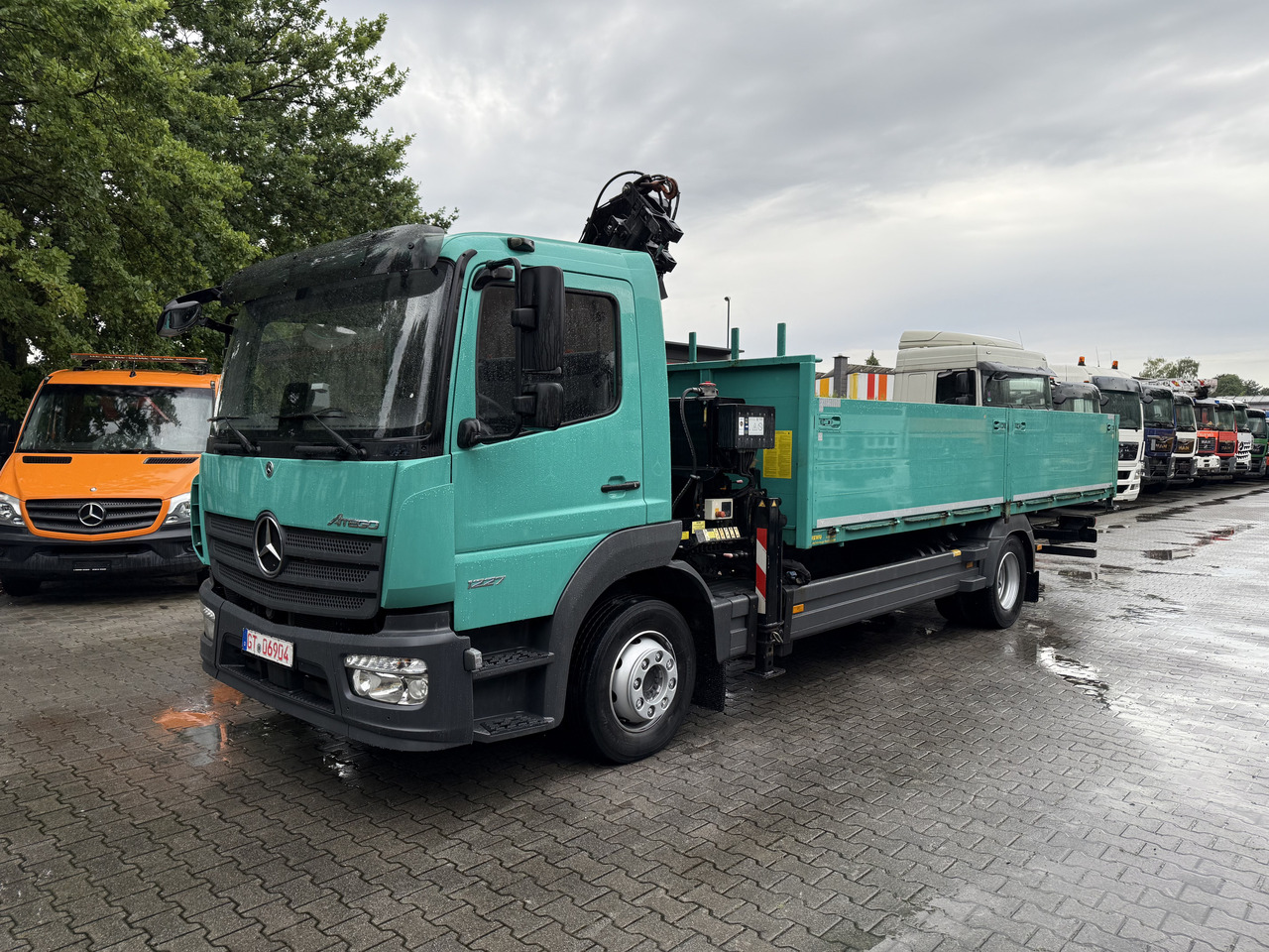 Mercedes-Benz Atego 1227 Kran MKG 96 - Bortu kravas automašīna/ Platforma, Kravas auto ar manipulatoru: foto 1 Mercedes-Benz Atego 1227 Kran MKG 96 - Bortu kravas automašīna/ Platforma, Kravas auto ar manipulatoru: foto 1