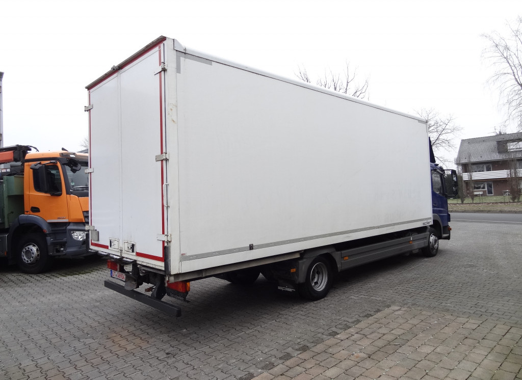 Mercedes-Benz Atego 822 - Kravas automašīna ar slēgto virsbūvi: foto 4 Mercedes-Benz Atego 822 - Kravas automašīna ar slēgto virsbūvi: foto 4
