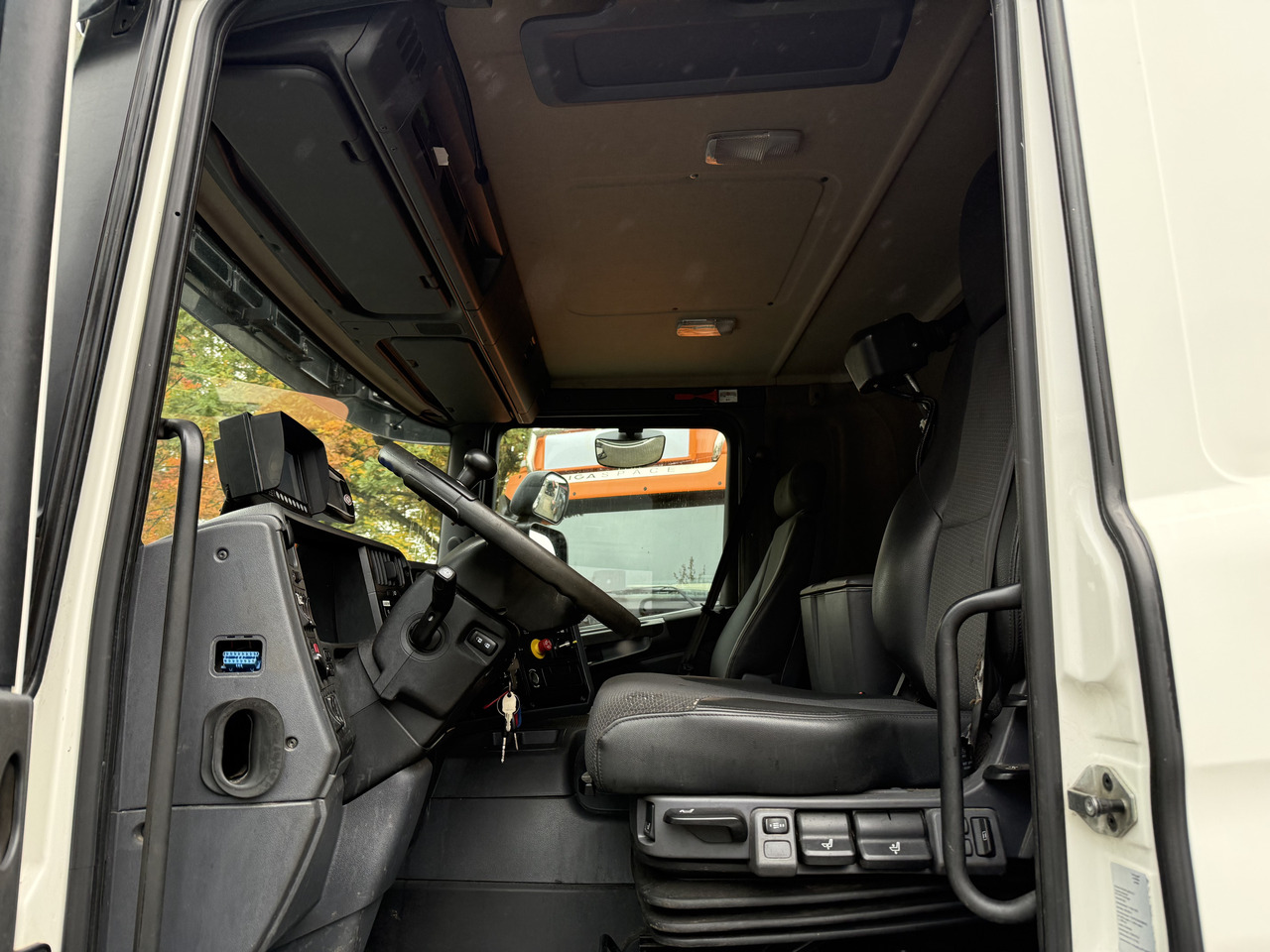 Scania P280 6X2*4 - Šasija kravas automašīna: foto 3 Scania P280 6X2*4 - Šasija kravas automašīna: foto 3