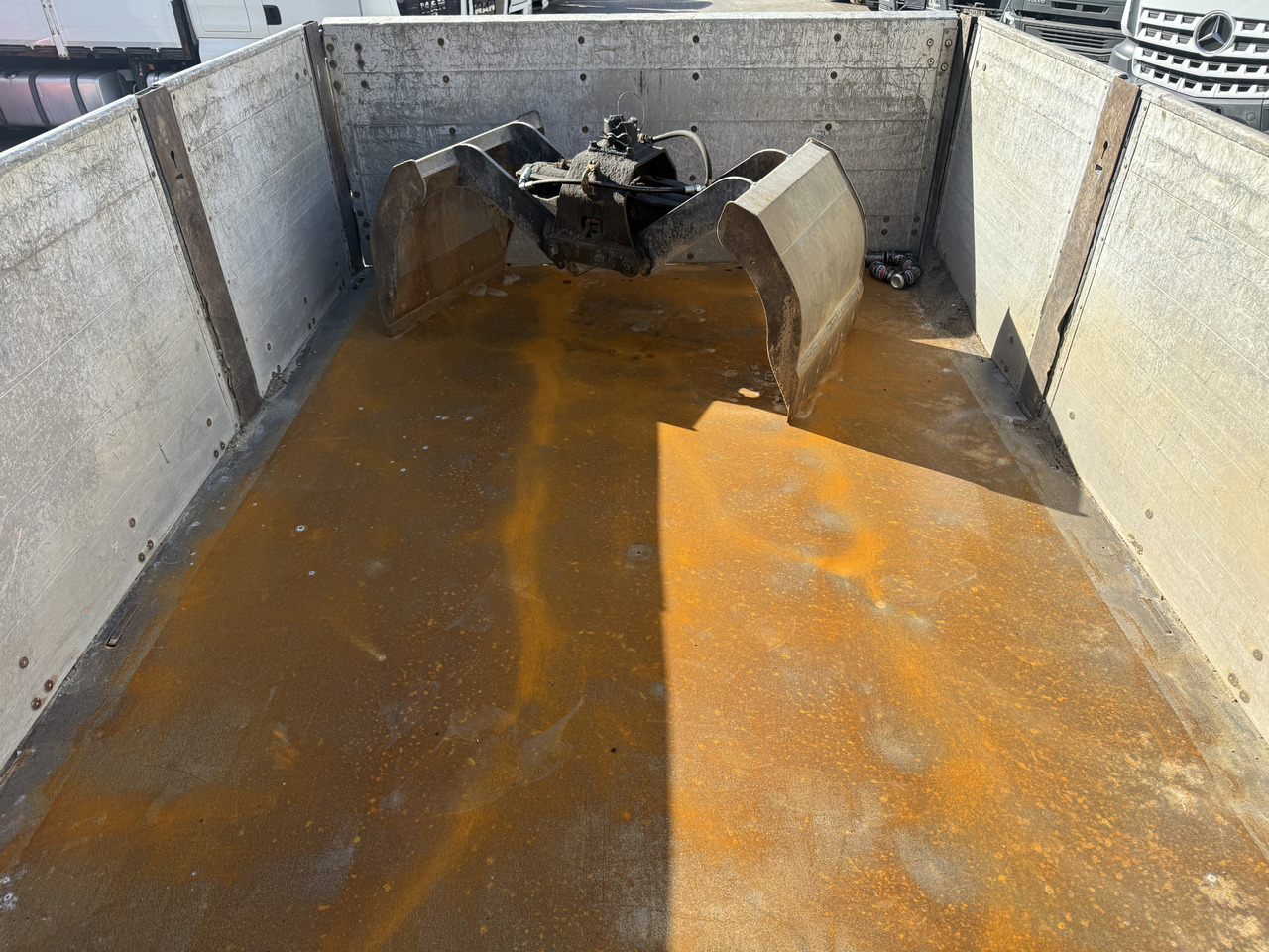 Scania R380 6X2*4 Kipper mit Kran HIAB 220 - Kravas automašīna pašizgāzējs, Kravas auto ar manipulatoru: foto 2 Scania R380 6X2*4 Kipper mit Kran HIAB 220 - Kravas automašīna pašizgāzējs, Kravas auto ar manipulatoru: foto 2