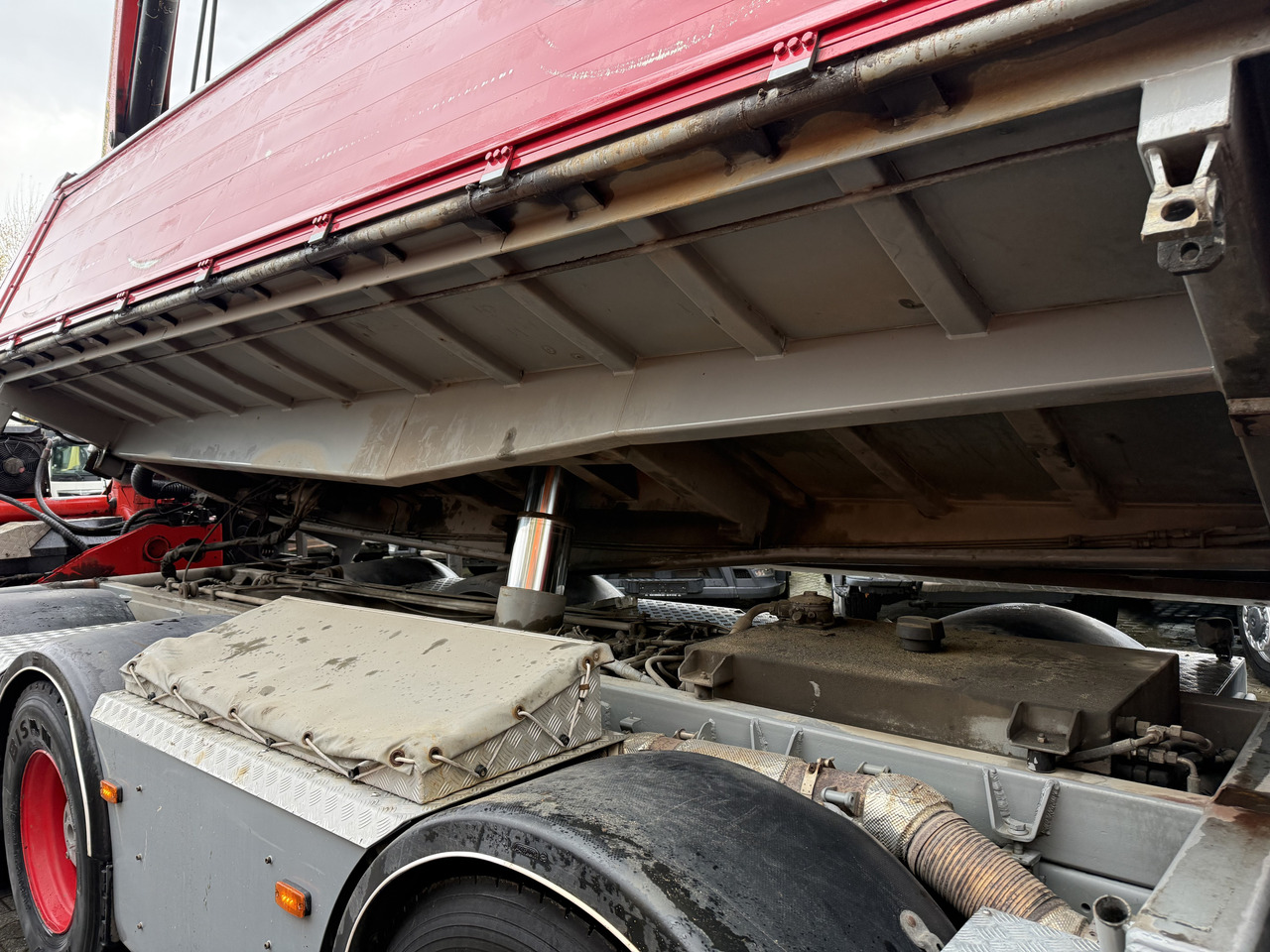 Scania R580 V8 8X4 Kipper Kran Palfinger 22002 - Kravas auto ar manipulatoru, Kravas automašīna pašizgāzējs: foto 3 Scania R580 V8 8X4 Kipper Kran Palfinger 22002 - Kravas auto ar manipulatoru, Kravas automašīna pašizgāzējs: foto 3