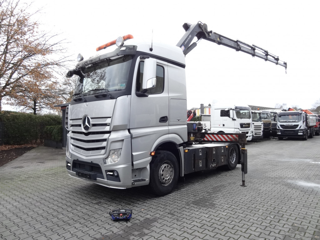 Mercedes-Benz Actros 1842LS Kran HMF 2020 bis 18 Meter - Vilcējs: foto 1 Mercedes-Benz Actros 1842LS Kran HMF 2020 bis 18 Meter - Vilcējs: foto 1