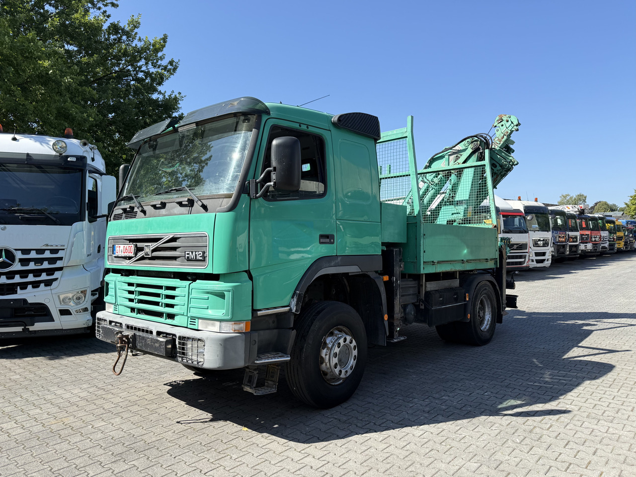 Volvo FM12 420 4X4 Kran MKG 300 bis 24 Meter - Bortu kravas automašīna/ Platforma, Kravas auto ar manipulatoru: foto 1 Volvo FM12 420 4X4 Kran MKG 300 bis 24 Meter - Bortu kravas automašīna/ Platforma, Kravas auto ar manipulatoru: foto 1
