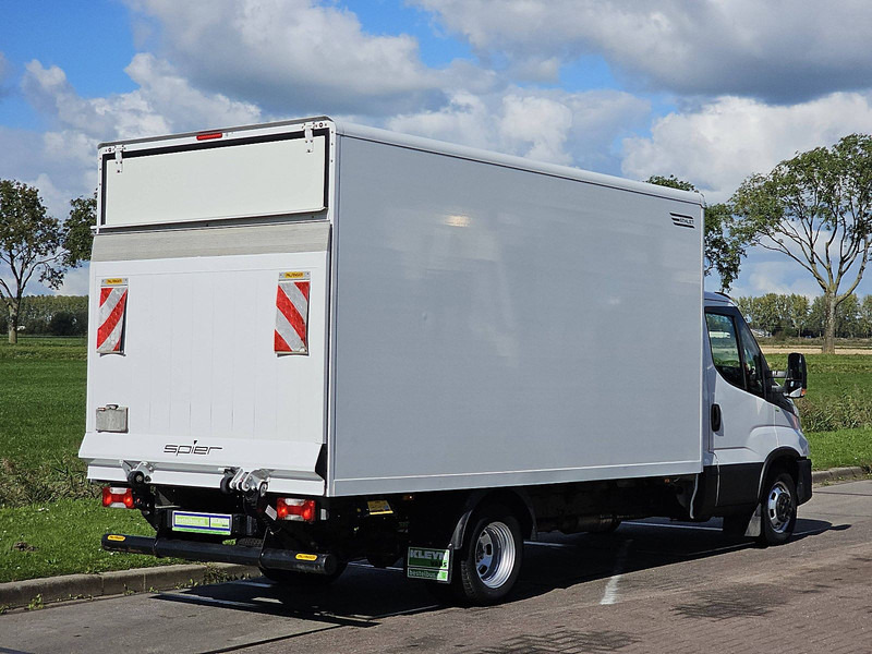 Iveco Daily 35C16 Bakwagen Laadklep - Furgons ar slēgtā virsbūve: foto 3 Iveco Daily 35C16 Bakwagen Laadklep - Furgons ar slēgtā virsbūve: foto 3