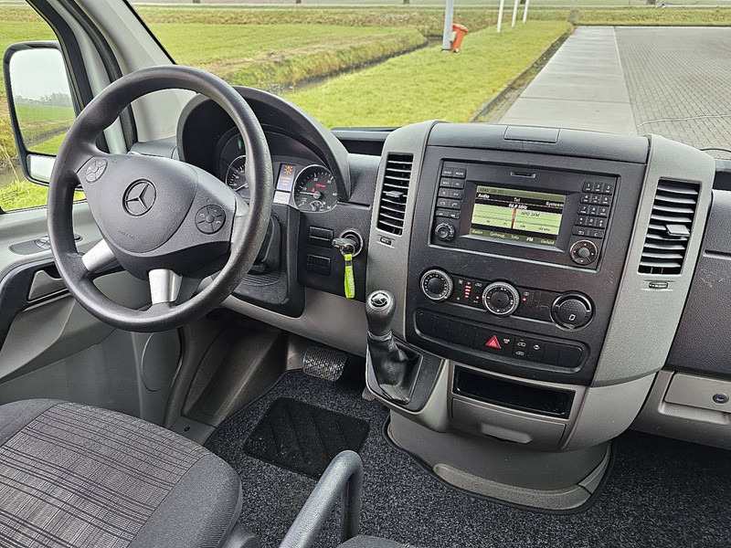 Interior photo 1: Kravas mikroautobuss Mercedes-Benz Sprinter 519 V6 3.0 LTR EURO6