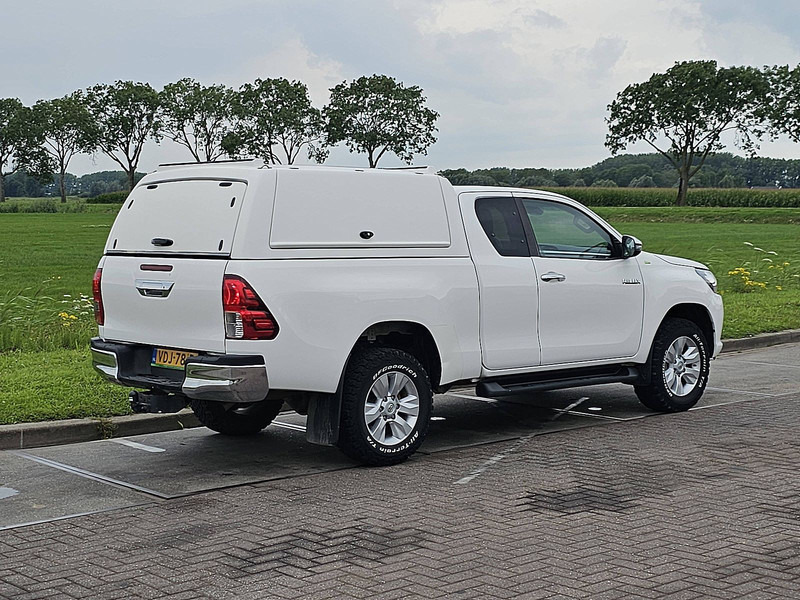 Toyota Hilux 2.4 D4D 4WD PROF - Pikaps: foto 3 Toyota Hilux 2.4 D4D 4WD PROF - Pikaps: foto 3