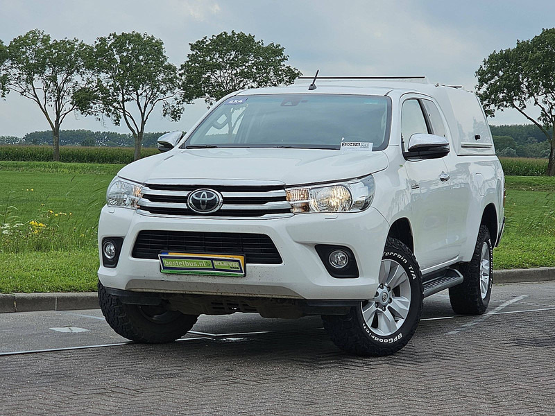 Toyota Hilux 2.4 D4D 4WD PROF - Pikaps: foto 1 Toyota Hilux 2.4 D4D 4WD PROF - Pikaps: foto 1