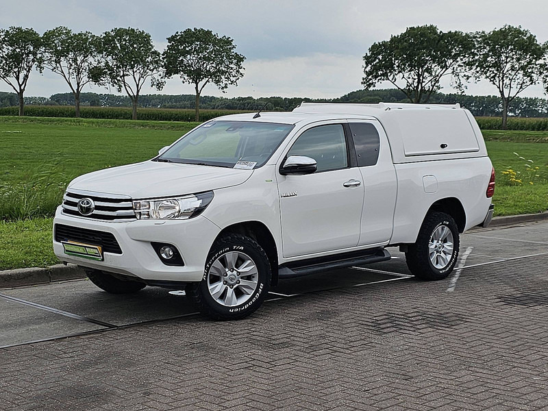 Toyota Hilux 2.4 D4D 4WD PROF - Pikaps: foto 2 Toyota Hilux 2.4 D4D 4WD PROF - Pikaps: foto 2