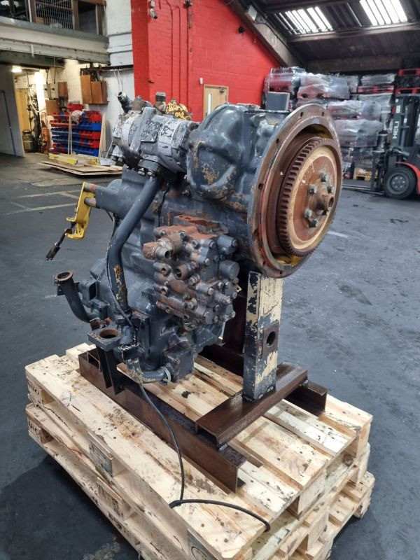 Komatsu WA320-3 Gearbox (Plant) - Pārnesumkārba - Celtniecības tehnika: foto 1 Komatsu WA320-3 Gearbox (Plant) - Pārnesumkārba - Celtniecības tehnika: foto 1