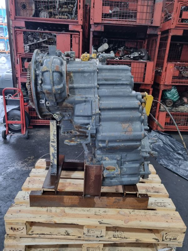 Komatsu WA320-3 Gearbox (Plant) - Pārnesumkārba - Celtniecības tehnika: foto 5 Komatsu WA320-3 Gearbox (Plant) - Pārnesumkārba - Celtniecības tehnika: foto 5