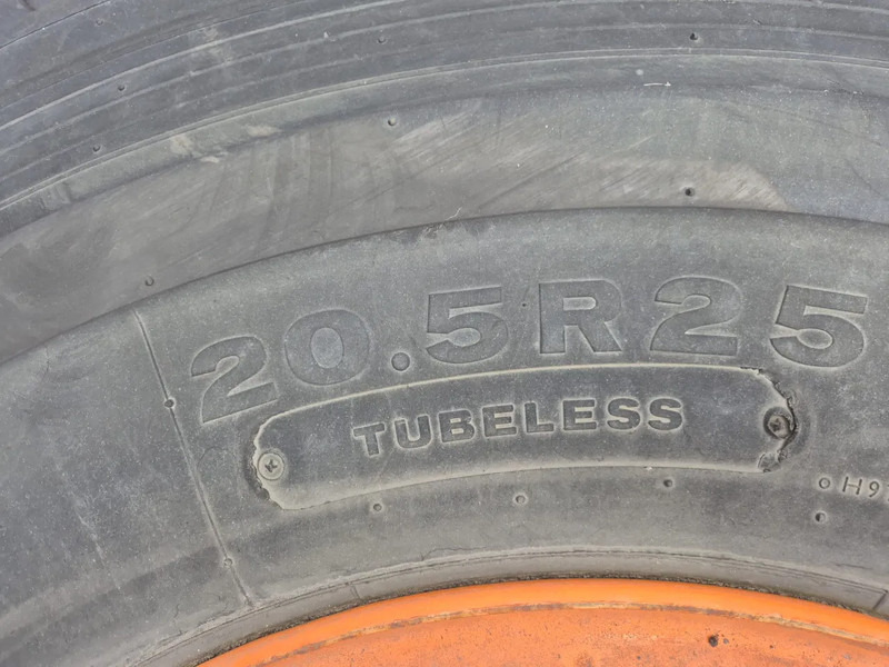 Bridgestone 20.5R25 - Riepa: foto 3 Bridgestone 20.5R25 - Riepa: foto 3