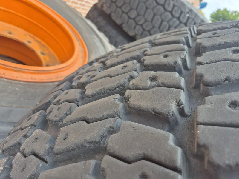 Bridgestone 20.5R25 - Riepa: foto 4 Bridgestone 20.5R25 - Riepa: foto 4