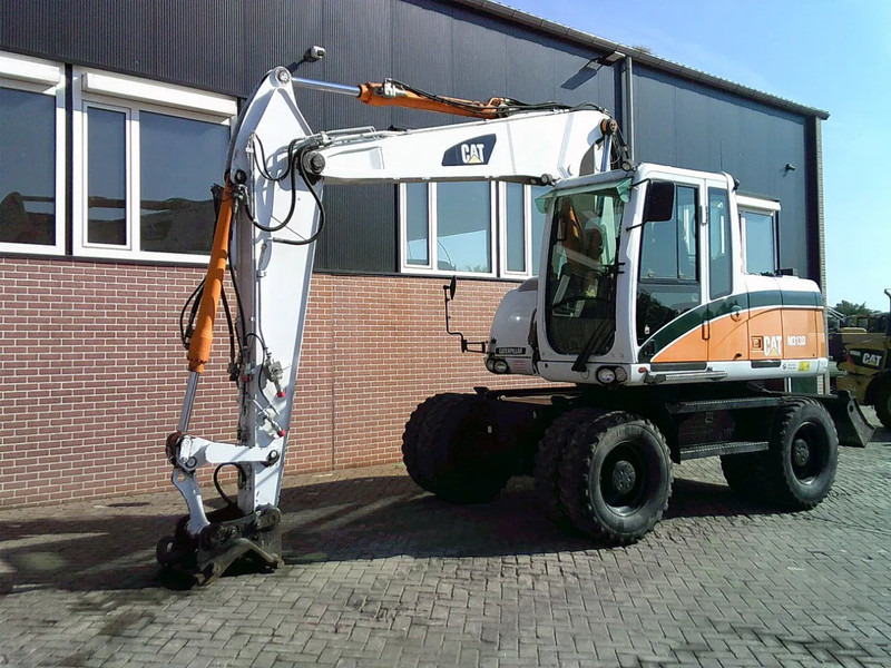 Caterpillar M313D - Riteņu ekskavators: foto 1 Caterpillar M313D - Riteņu ekskavators: foto 1