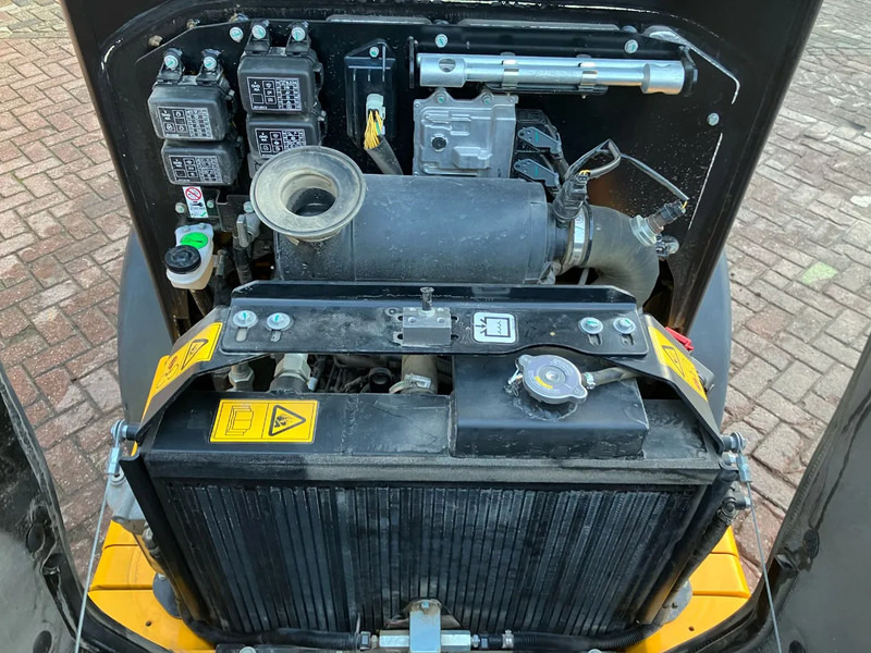 Kāpurķēžu kompaktiekrāvējs JCB 403 PLUS: foto 7