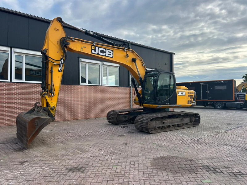 JCB JS220LC - Kāpurķēžu ekskavators: foto 1 JCB JS220LC - Kāpurķēžu ekskavators: foto 1