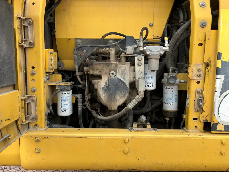 Kāpurķēžu ekskavators Komatsu HB215LC-2: foto 7