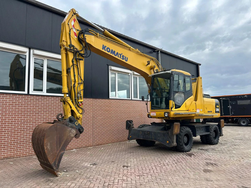 Komatsu PW200 - Riteņu ekskavators: foto 1 Komatsu PW200 - Riteņu ekskavators: foto 1